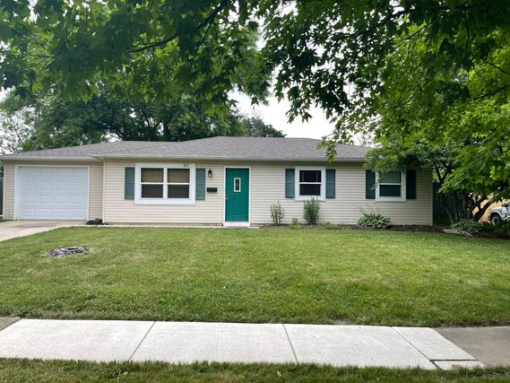 207 E Arrowhead St., North Aurora, IL 60542