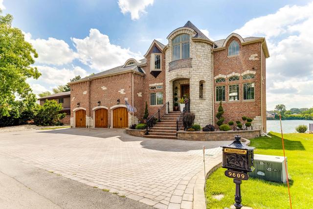 9609 Reding Cir., Des Plaines, IL 60016