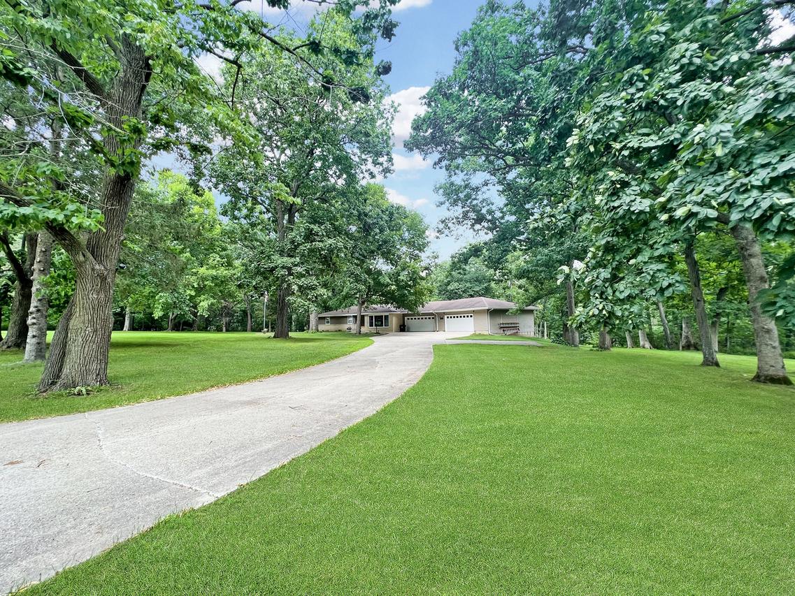 2475 Cooper Dr., Freeport, IL 61032