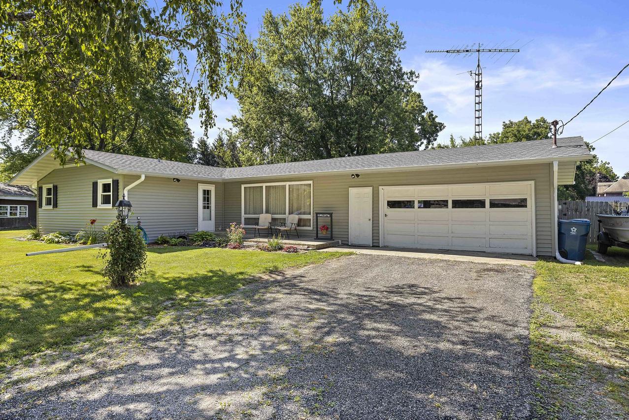 445 Wyoming Ave., Paw Paw, IL 61353