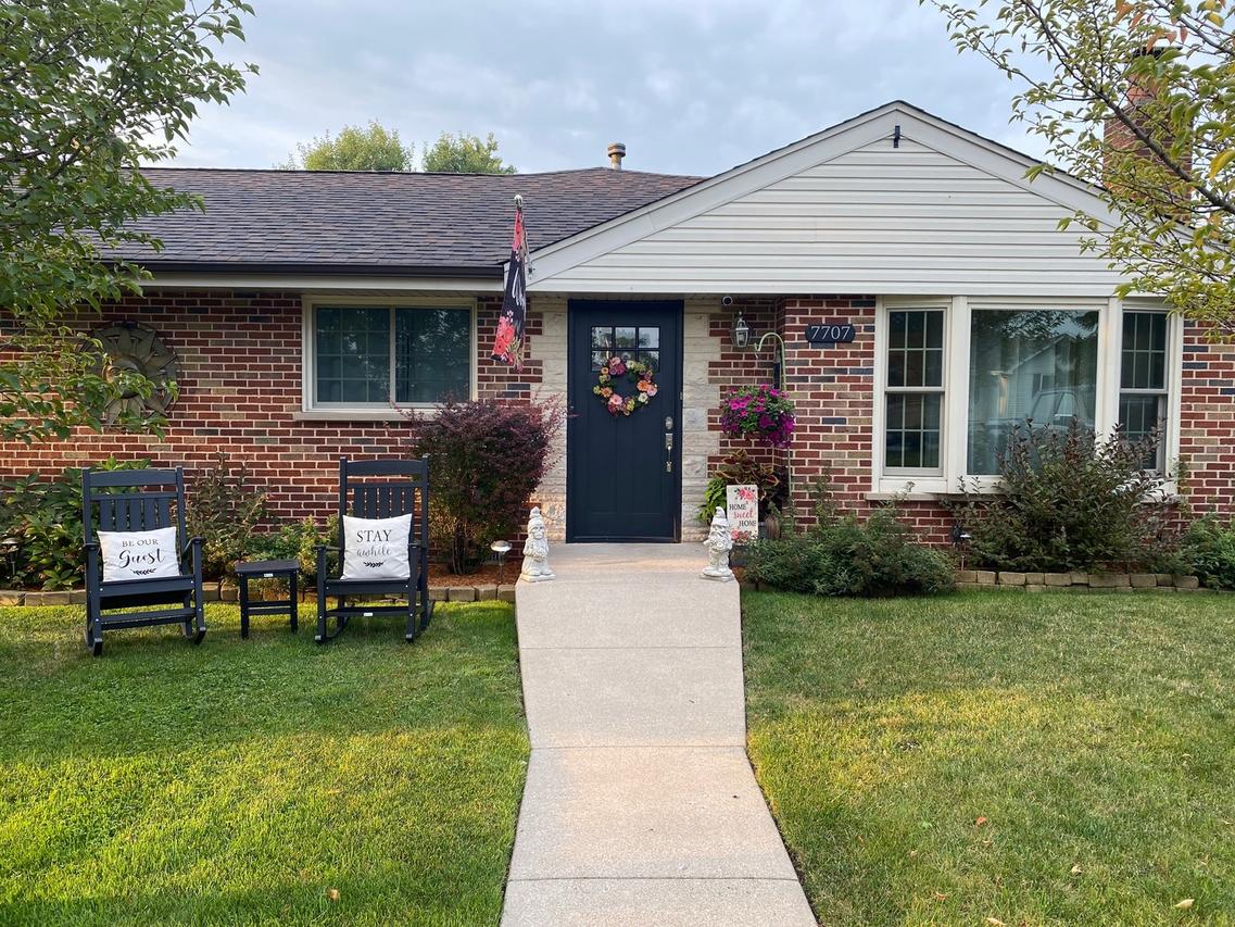 7707 W 80th St., Bridgeview, IL 60455