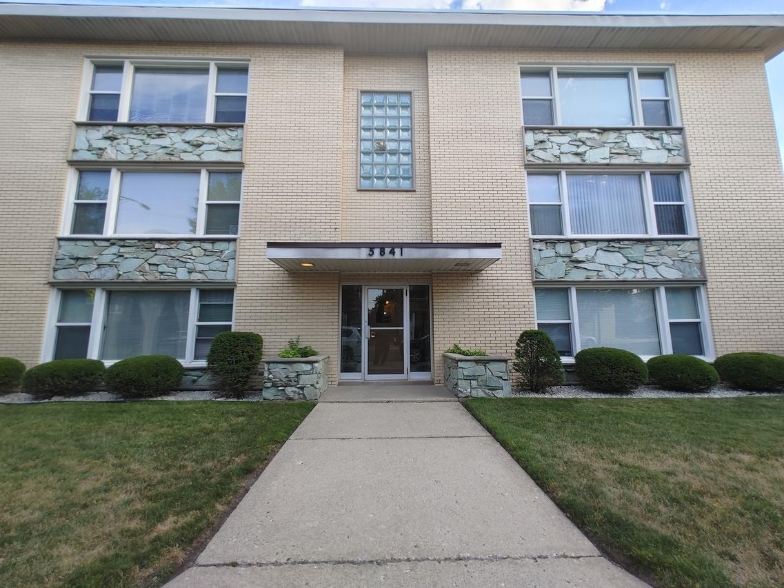 5841 W Lawrence Ave. #3SE, Chicago, IL 60630