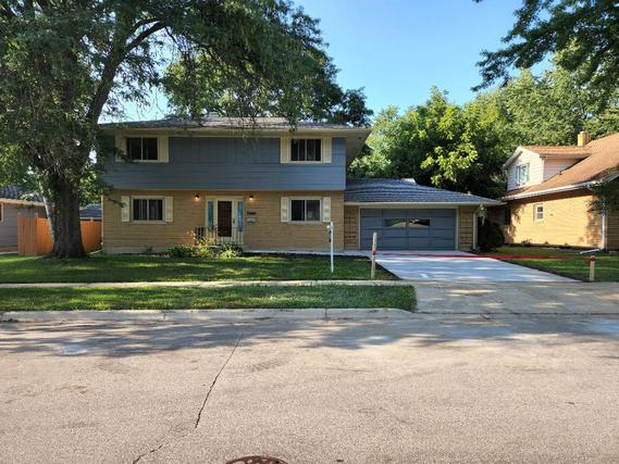 1554 Lin Lor Ln., Elgin, IL 60123