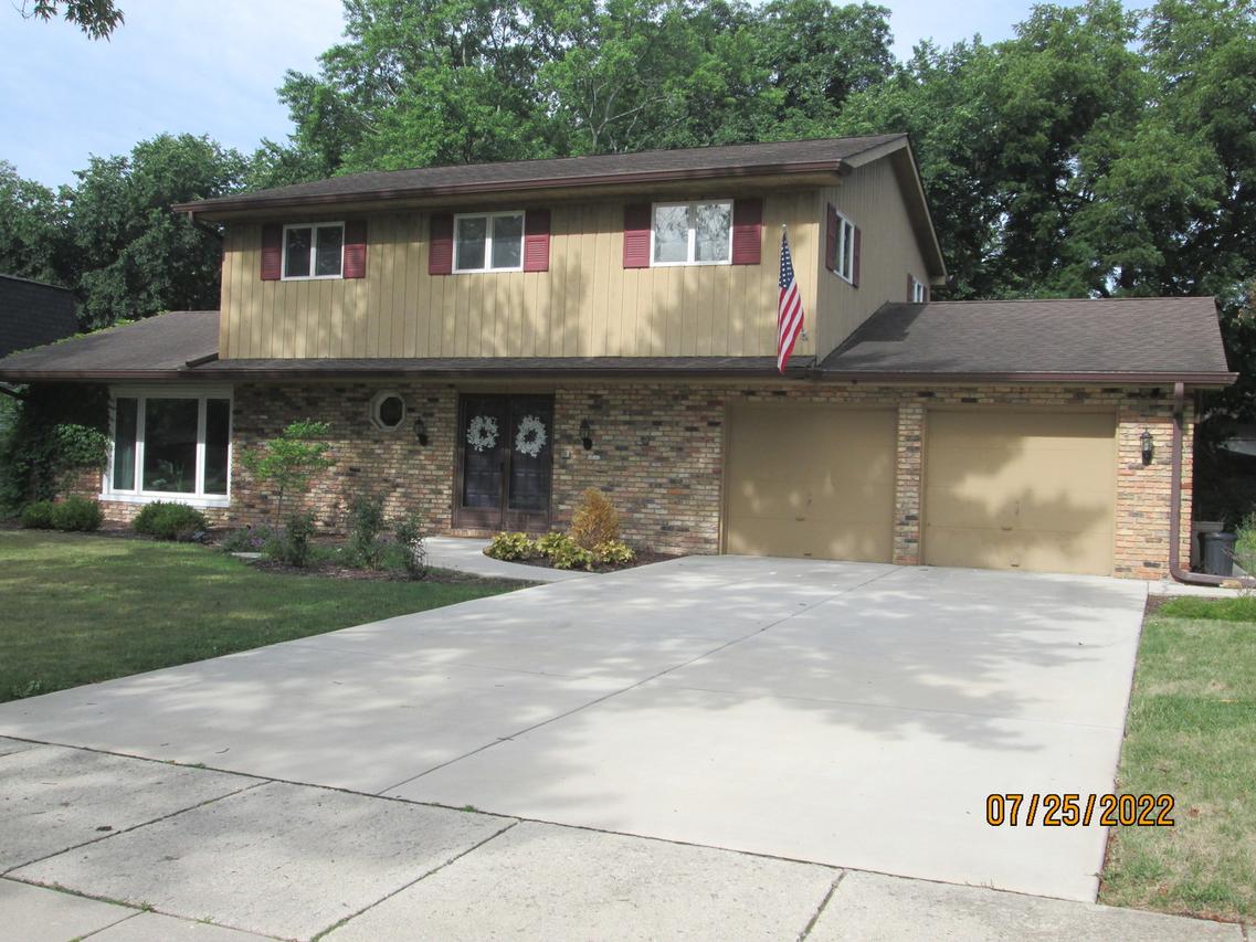 207 Meadow Wood Dr., Joliet, IL 60431