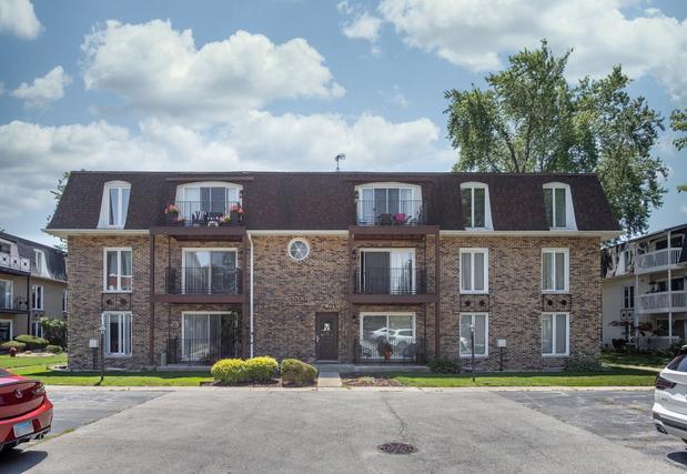 5700 Circle Dr. #204, Oak Lawn, IL 60453