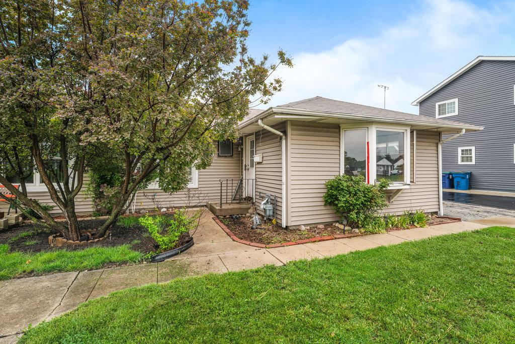 8828 S Main St., Hometown, IL 60456