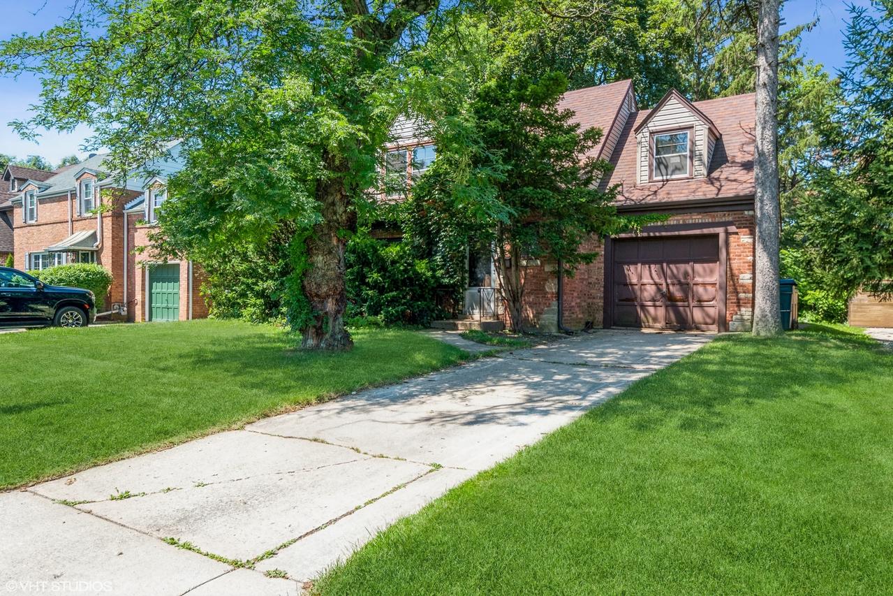 6930 N Kolmar Ave., Lincolnwood, IL 60712