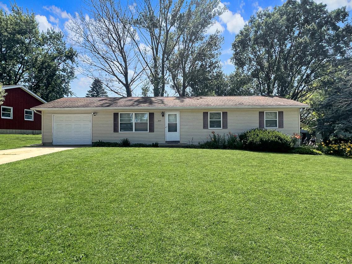 207 Hickory Dr., Lena, IL 61048
