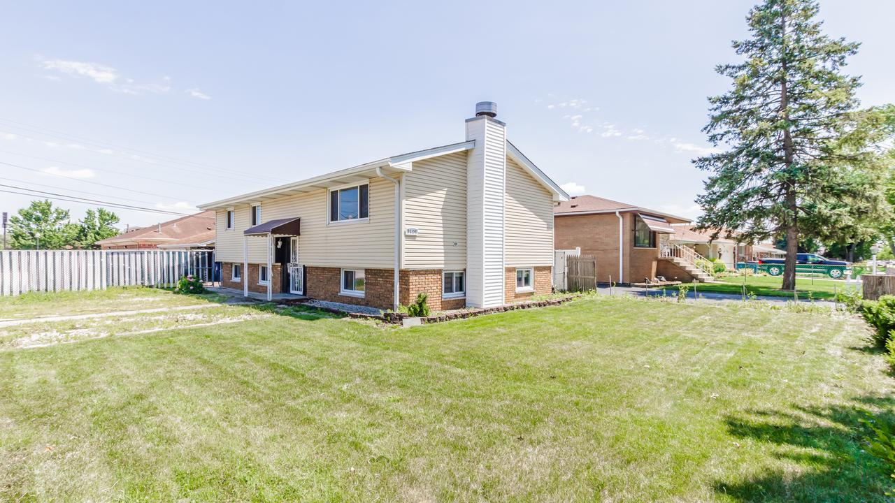 9401 S 80th Ct., Hickory Hills, IL 60457