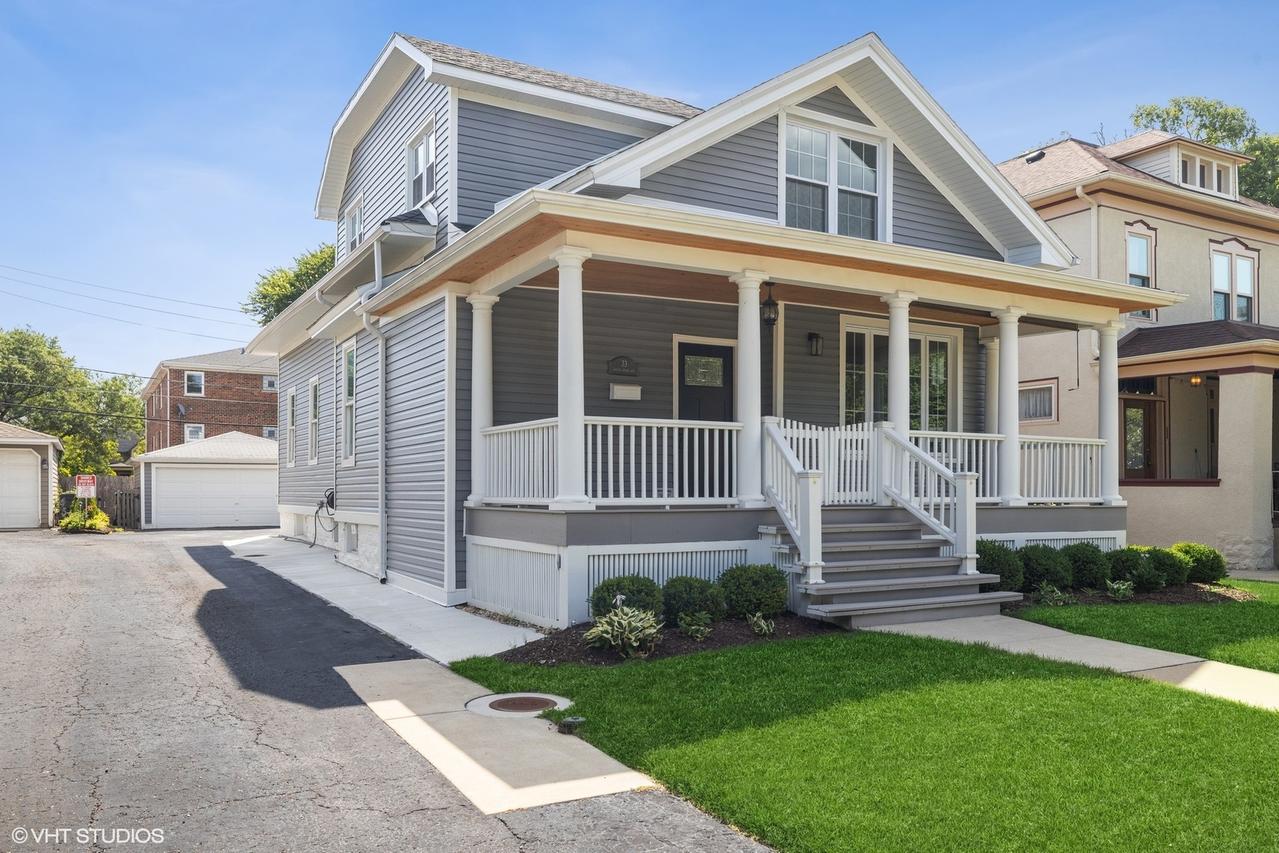 33 S Stone Ave., La Grange, IL 60525
