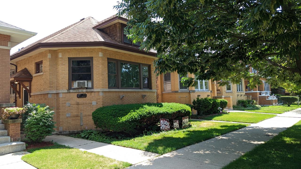 5735 W Cornelia Ave., Chicago, IL 60634