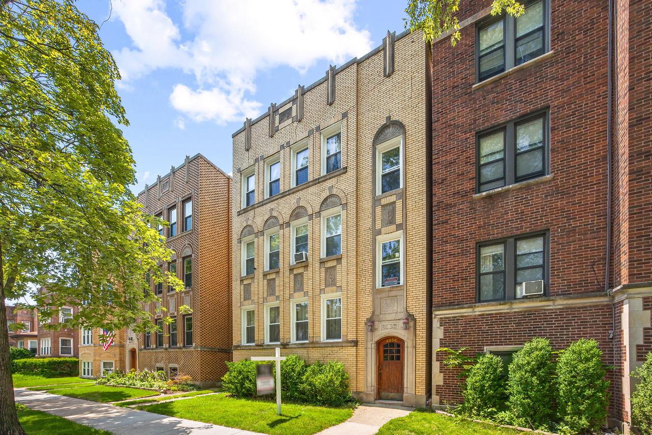 6050 N Rockwell St., Chicago, IL 60659
