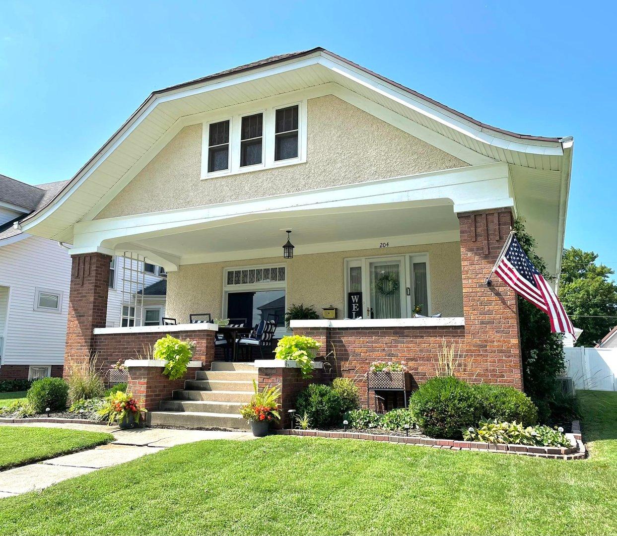 204 N Oak St., Villa Grove, IL 61956