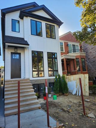 1323 W Nelson St., Chicago, IL 60657