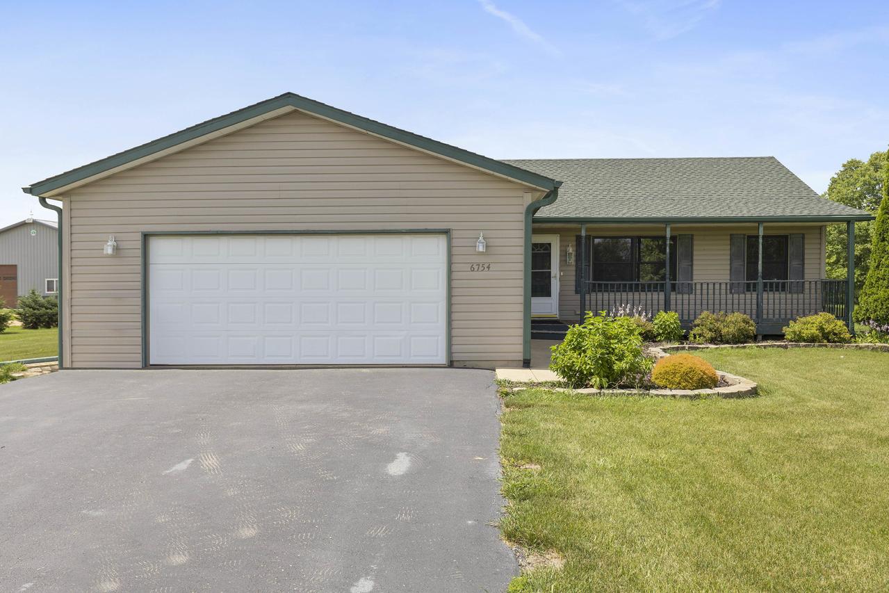 6754 N Friday Rd., Byron, IL 61010