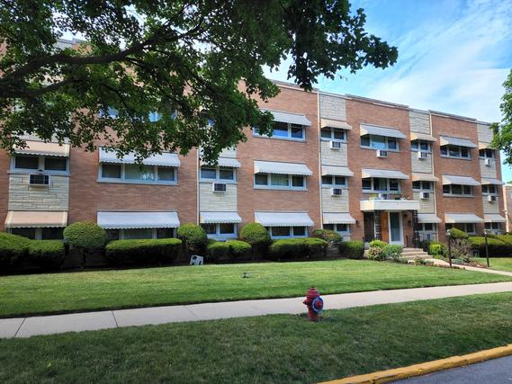4820 Conrad St. #104, Skokie, IL 60077