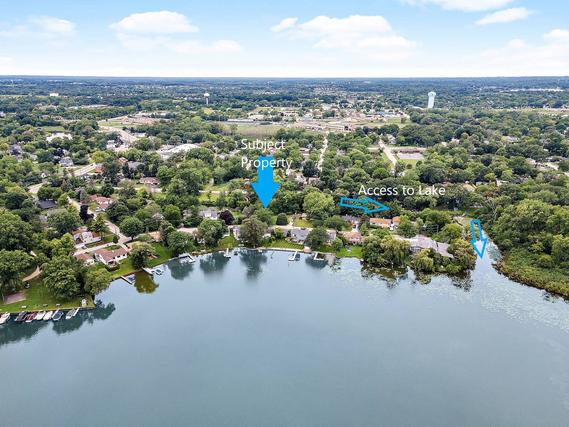 718 N Lakeview Dr., Round Lake, IL 60073