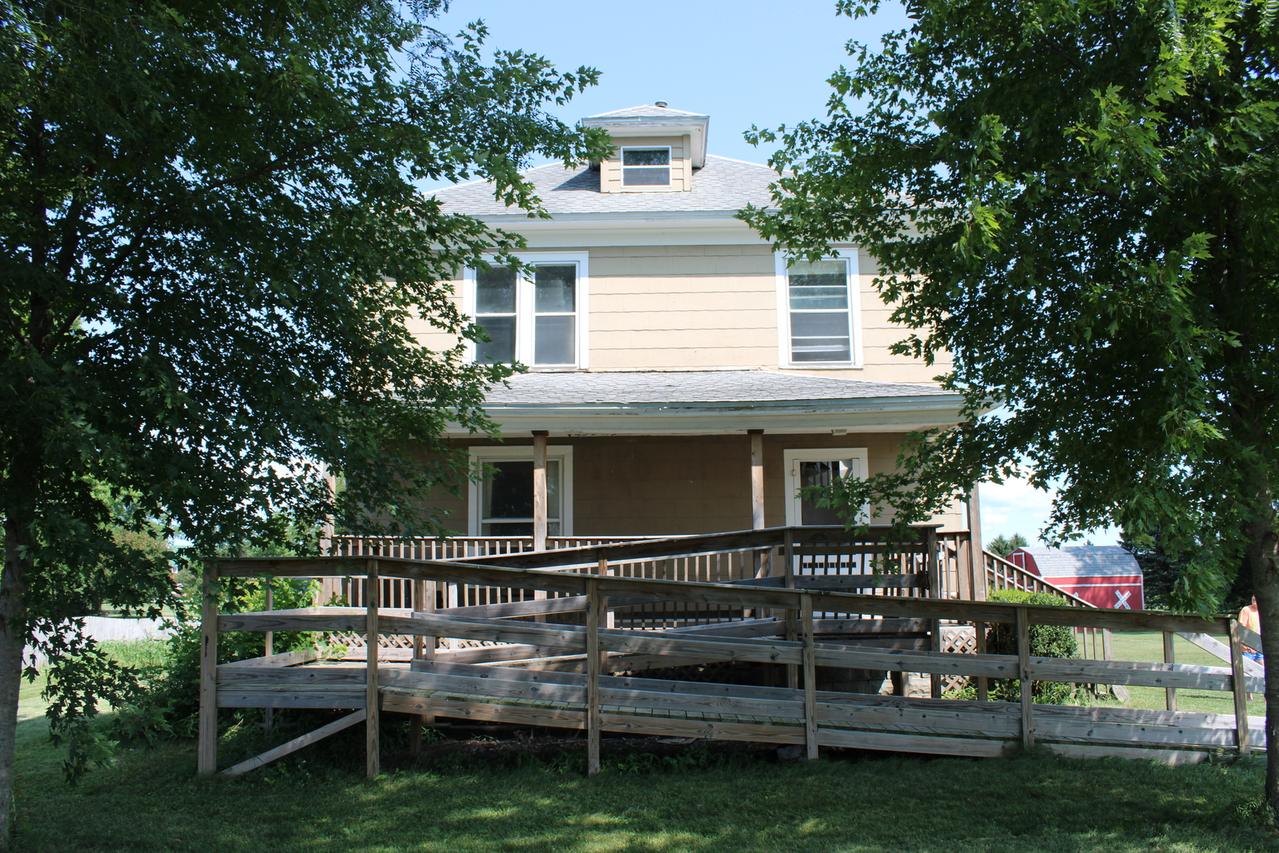 450 E Railroad Ave., Leland, IL 60531