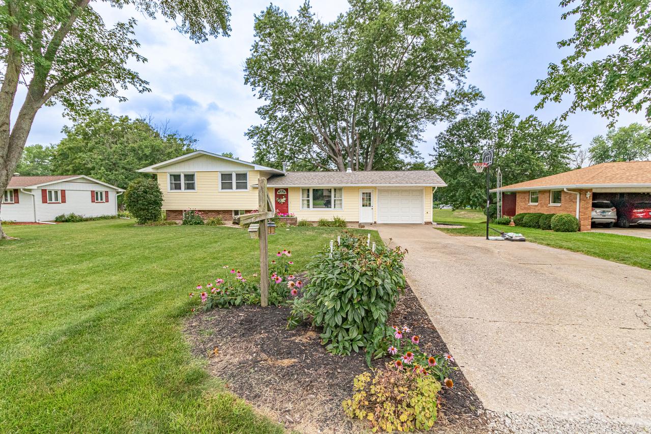 404 N Laurel St., Elmwood, IL 61529