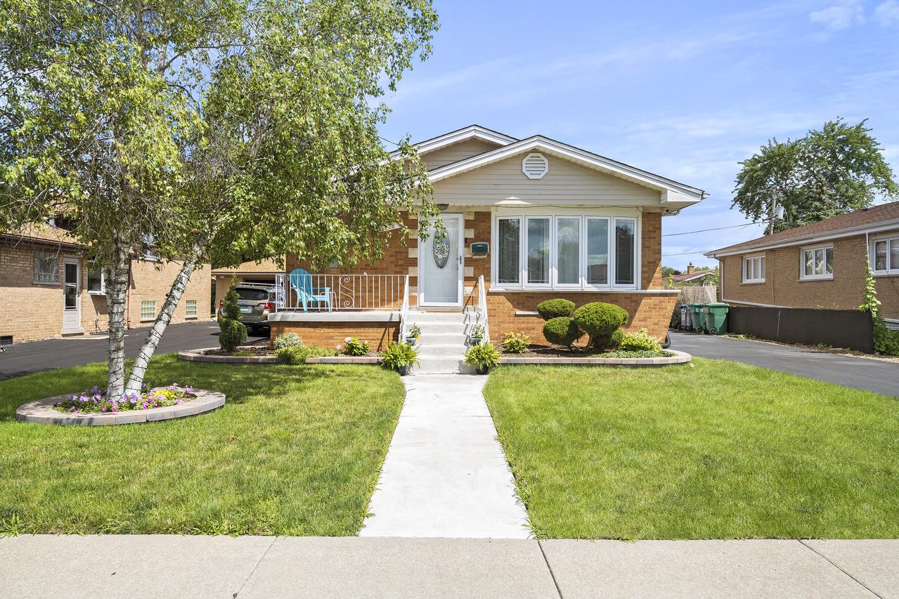 6128 W 81st St., Burbank, IL 60459
