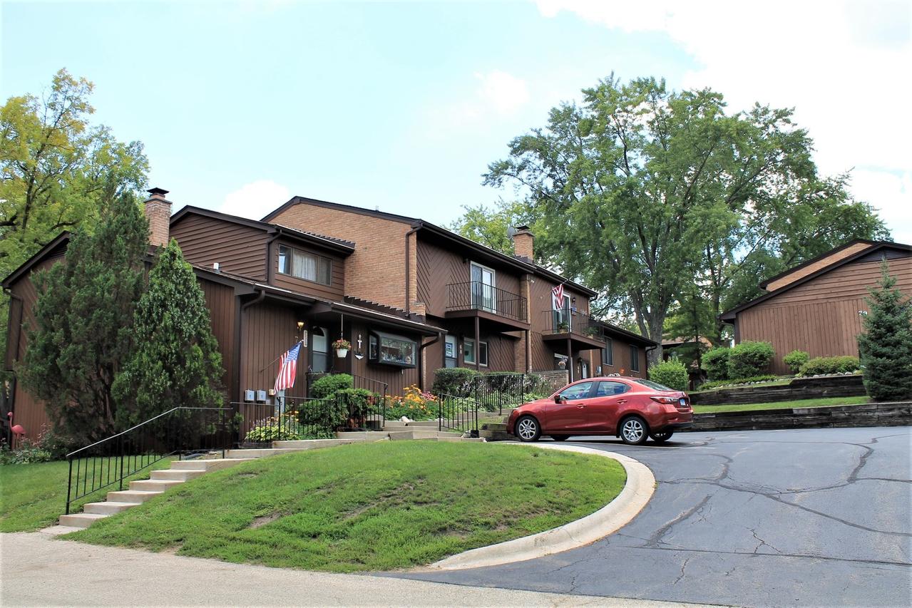 68 Woodhills Bay Rd., Fox Lake, IL 60020