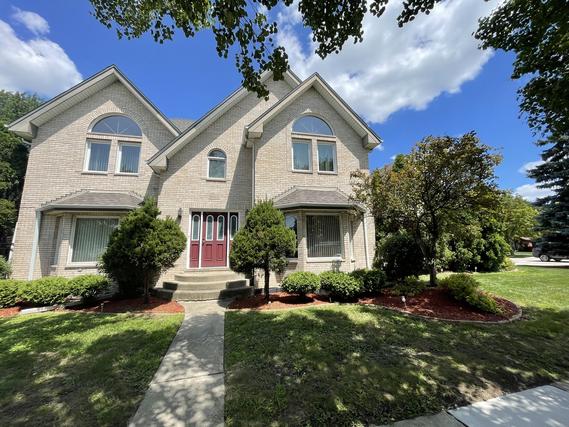 8860 Moody Ave., Oak Lawn, IL 60453