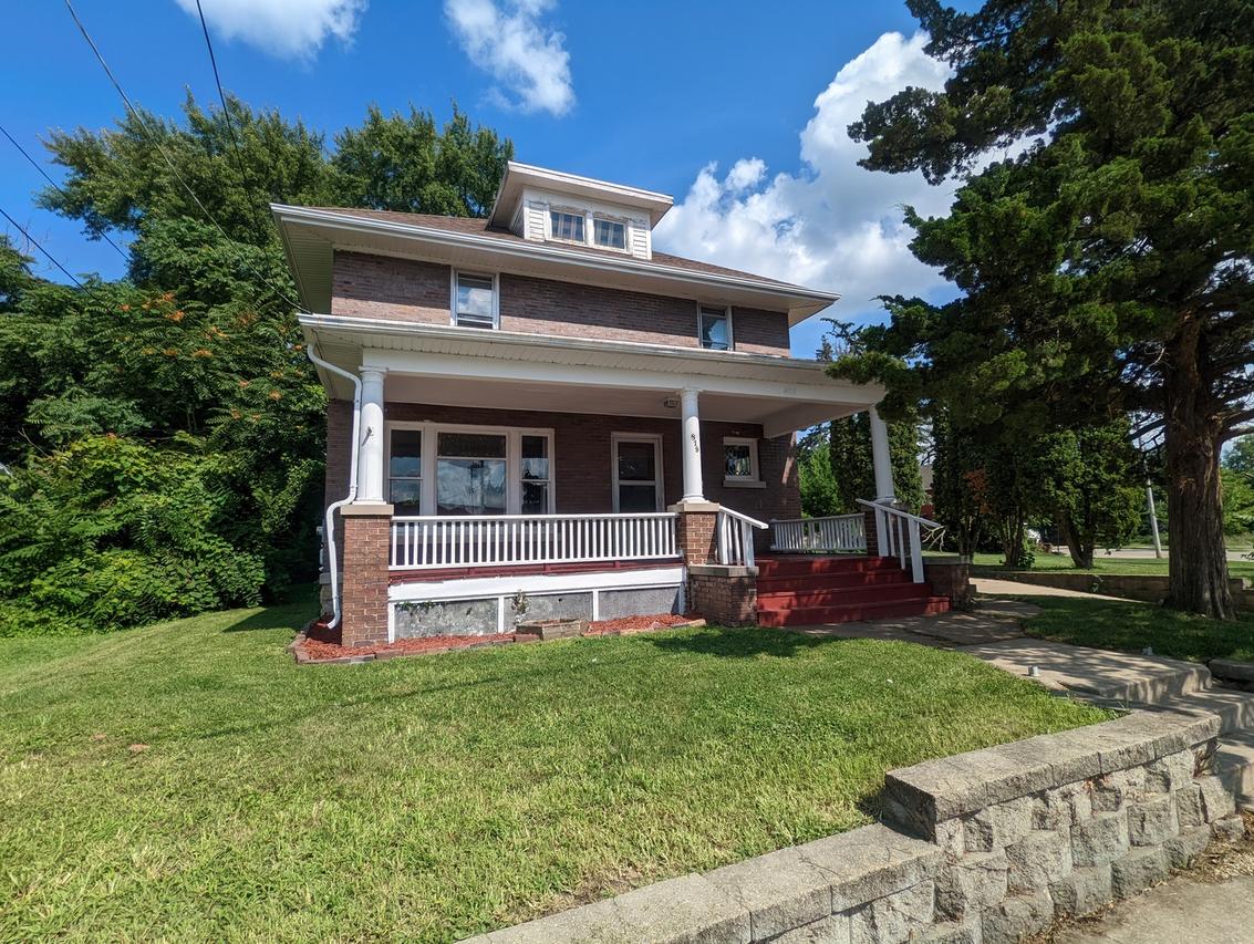 819 S Chicago Ave., Freeport, IL 61032