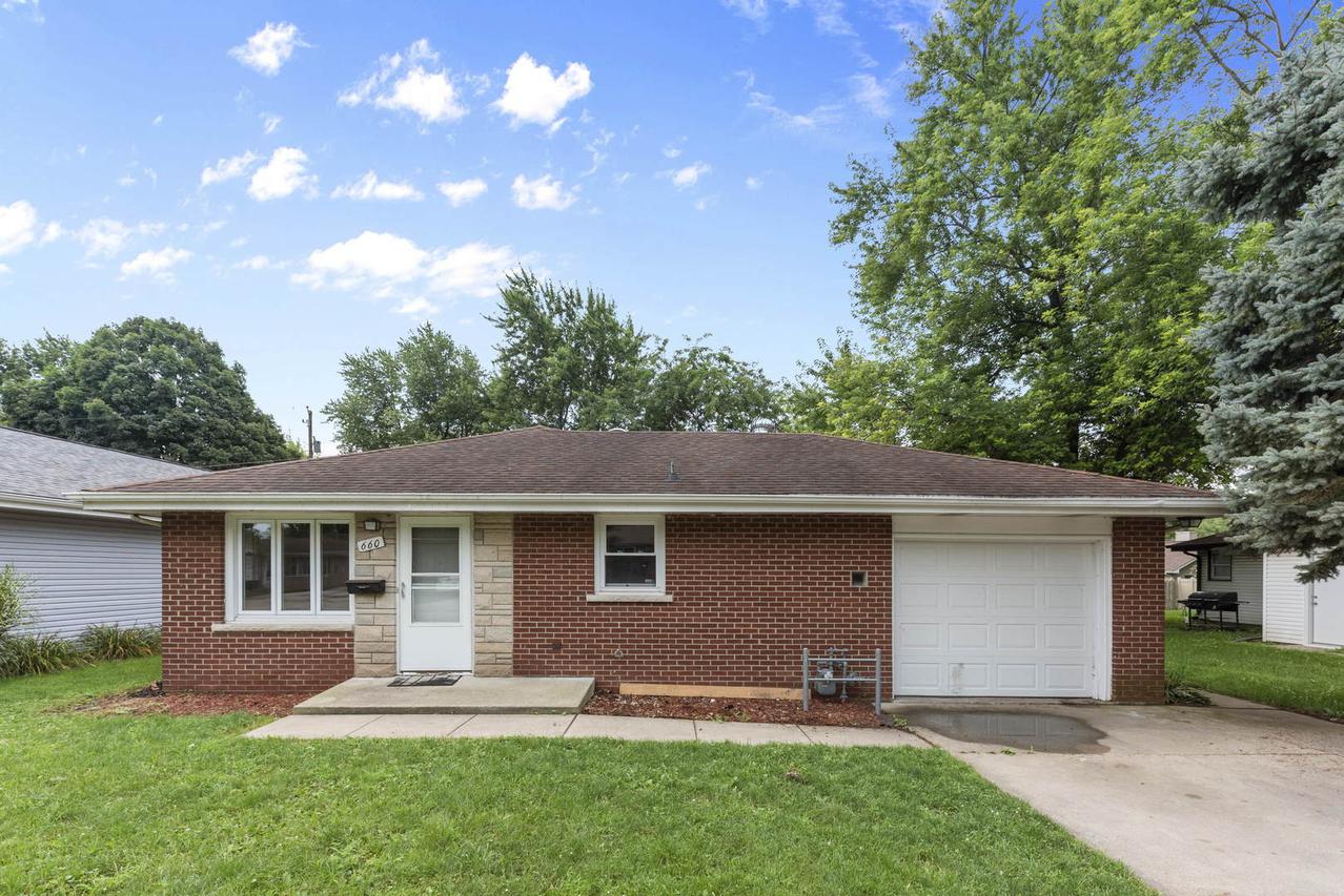 660 W Drummond Dr., Bourbonnais, IL 60914