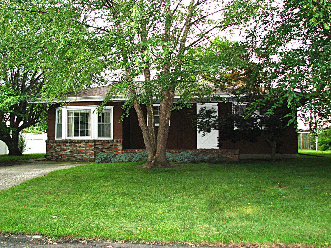 3 Hillcrest Dr., Tuscola, IL 61953