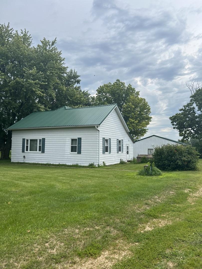 1598 Franklin Rd., Franklin Grove, IL 61031