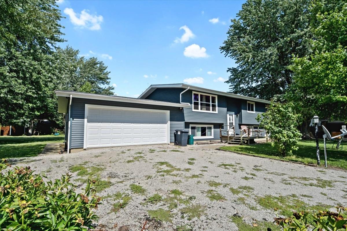12 Harness Ln., Pesotum, IL 61863