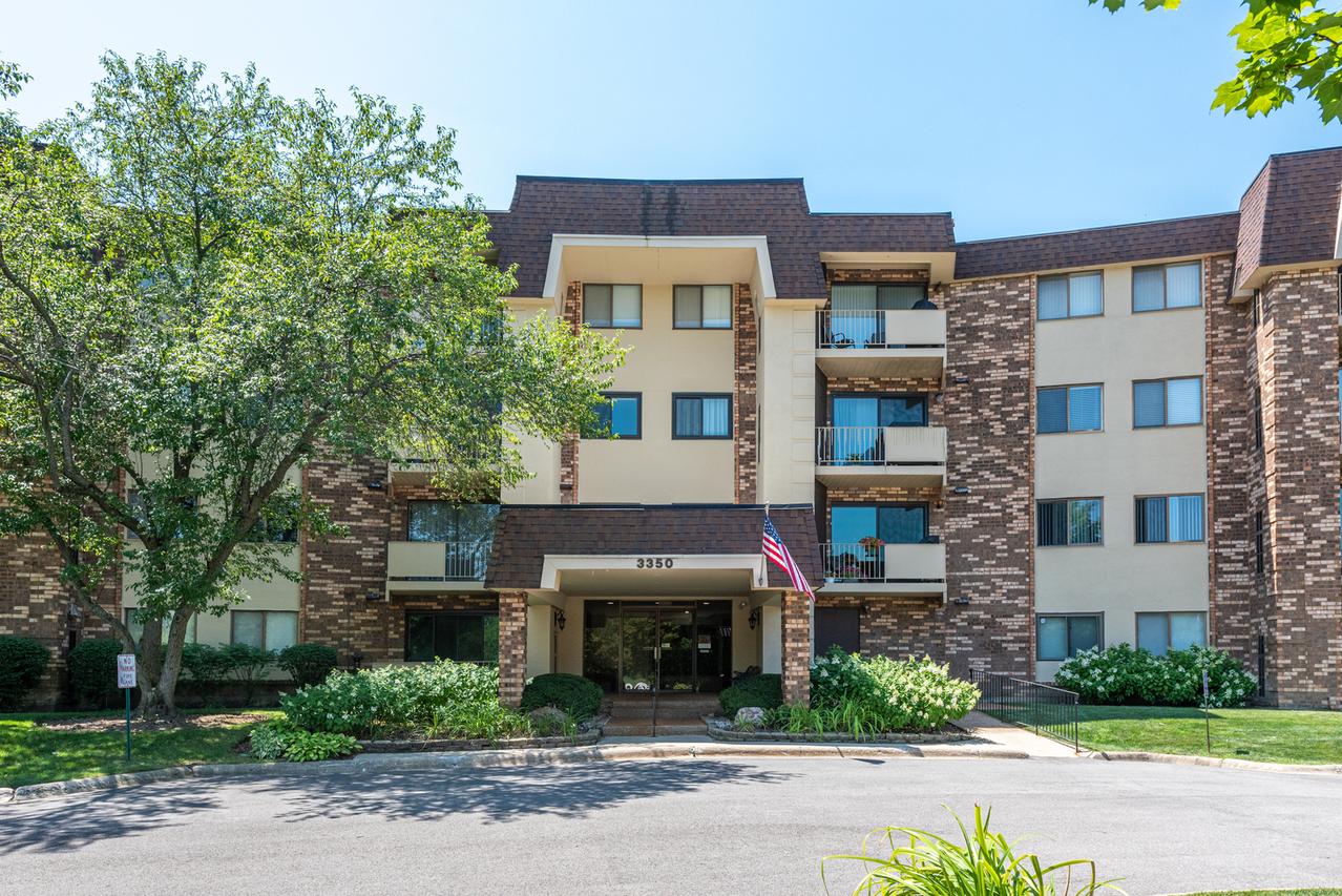 3350 N Carriageway Dr. #119, Arlington Heights, IL 60004