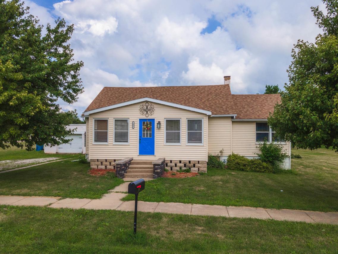 101 S Division St., Stanford, IL 61774