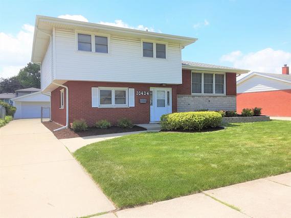 10424 Lacrosse Ave., Oak Lawn, IL 60453