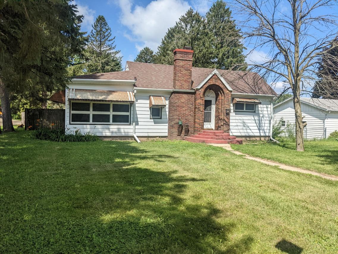 944 S 17th Ave., Freeport, IL 61032