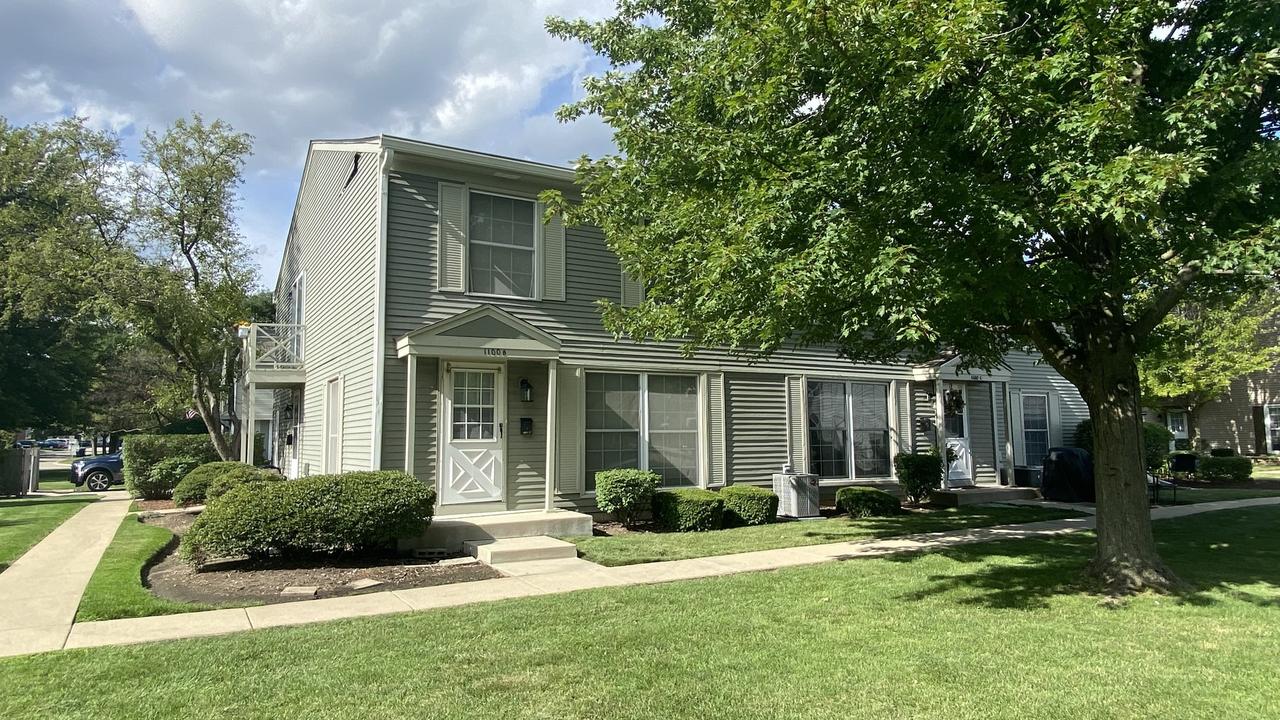 1100 Bunker Hill Ct. #B, Wheaton, IL 60189