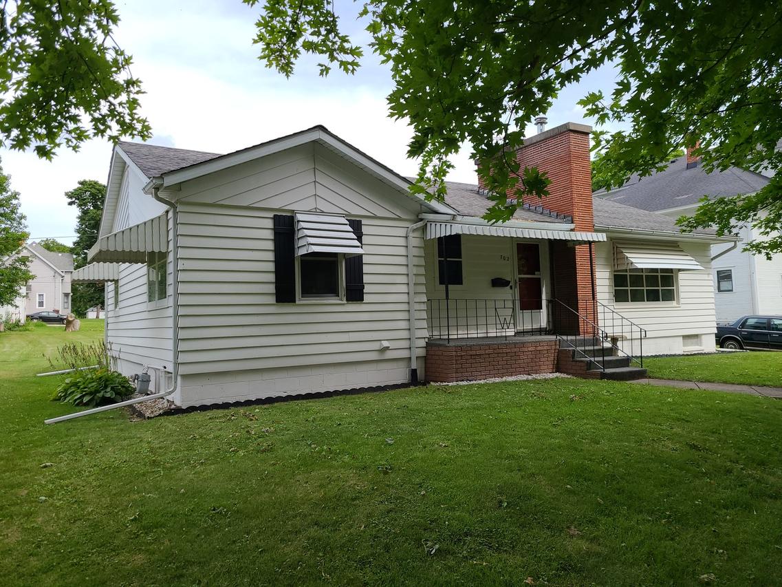 702 N Paddock Ave., Ashton, IL 61006