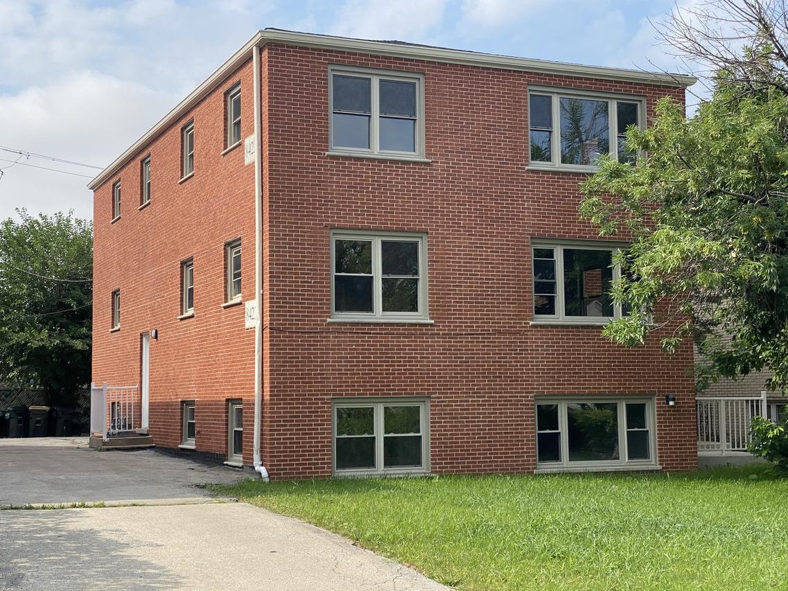 8423 W Oak Ave., Niles, IL 60714