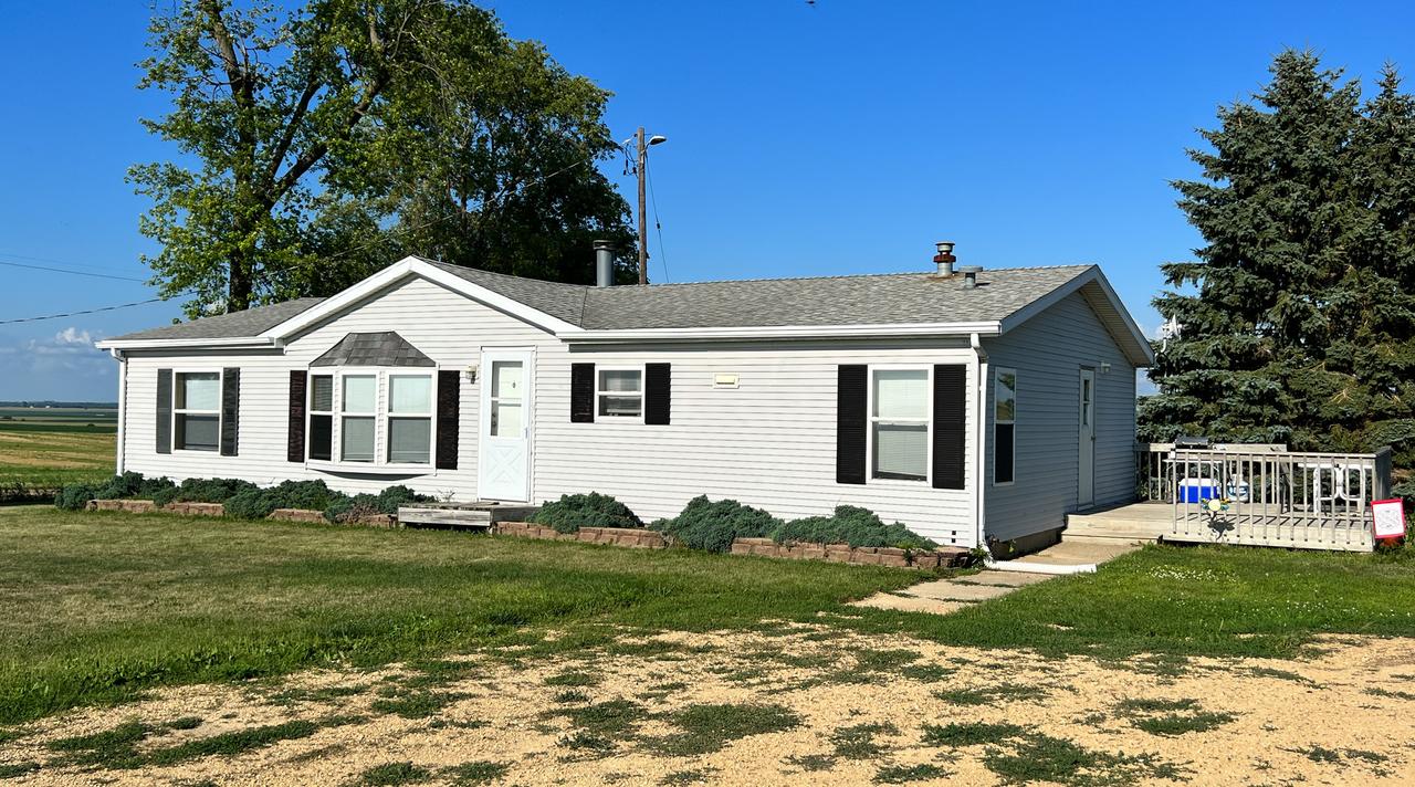 2098 Stone Rd., Ashton, IL 61006