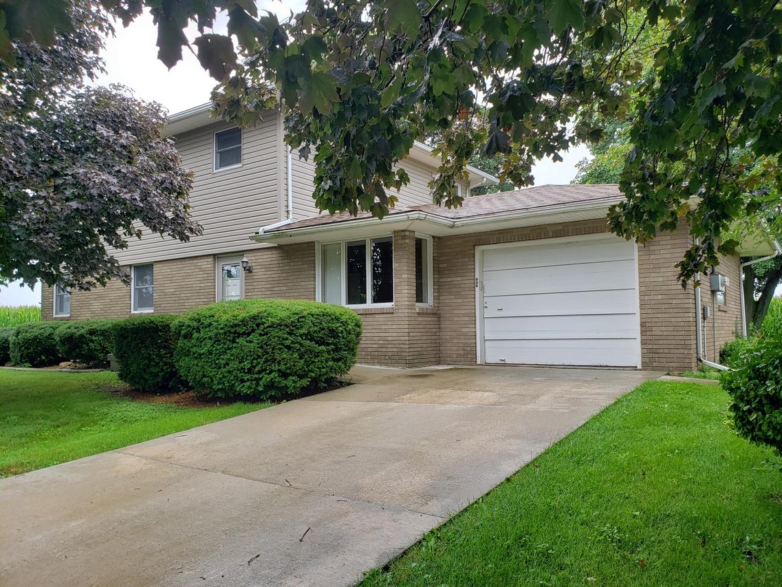 207 E 5th St., Cedar Point, IL 61316