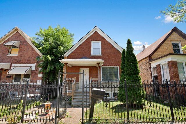 949 N Karlov Ave., Chicago, IL 60651