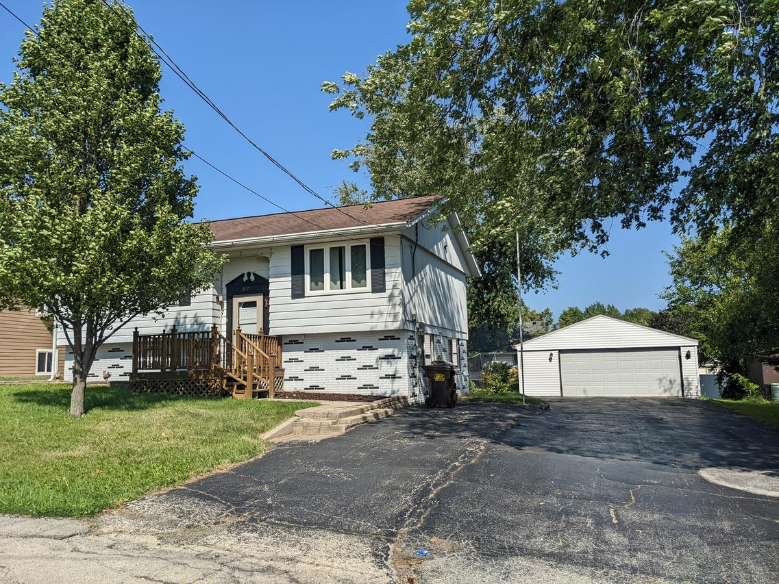 1537 S Bidwell Ave., Freeport, IL 61032