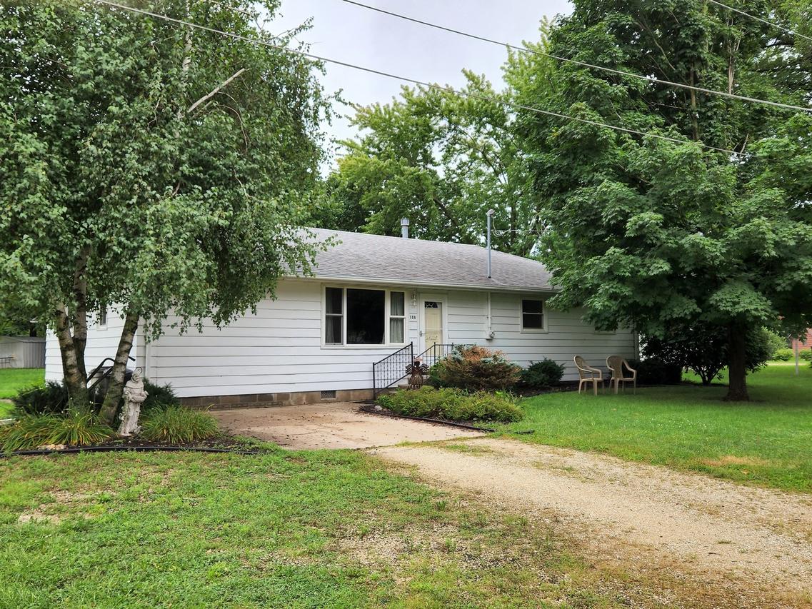 108 6th Ave., Lyndon, IL 61261