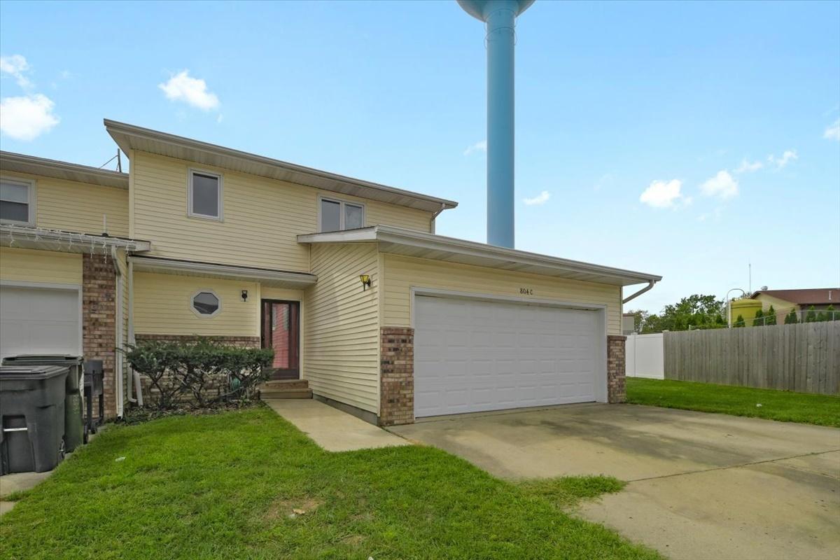 804 S Okaw #C, Mahomet, IL 61853