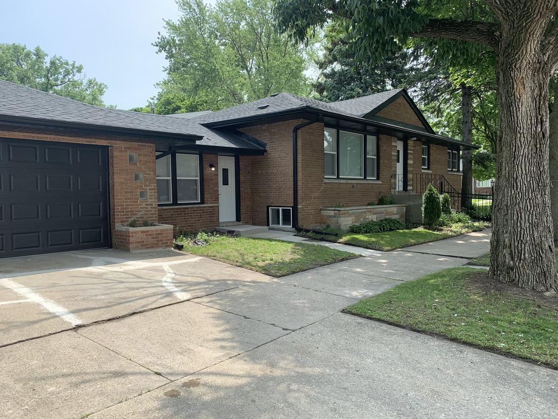 10855 S Eberhart Ave., Chicago, IL 60628