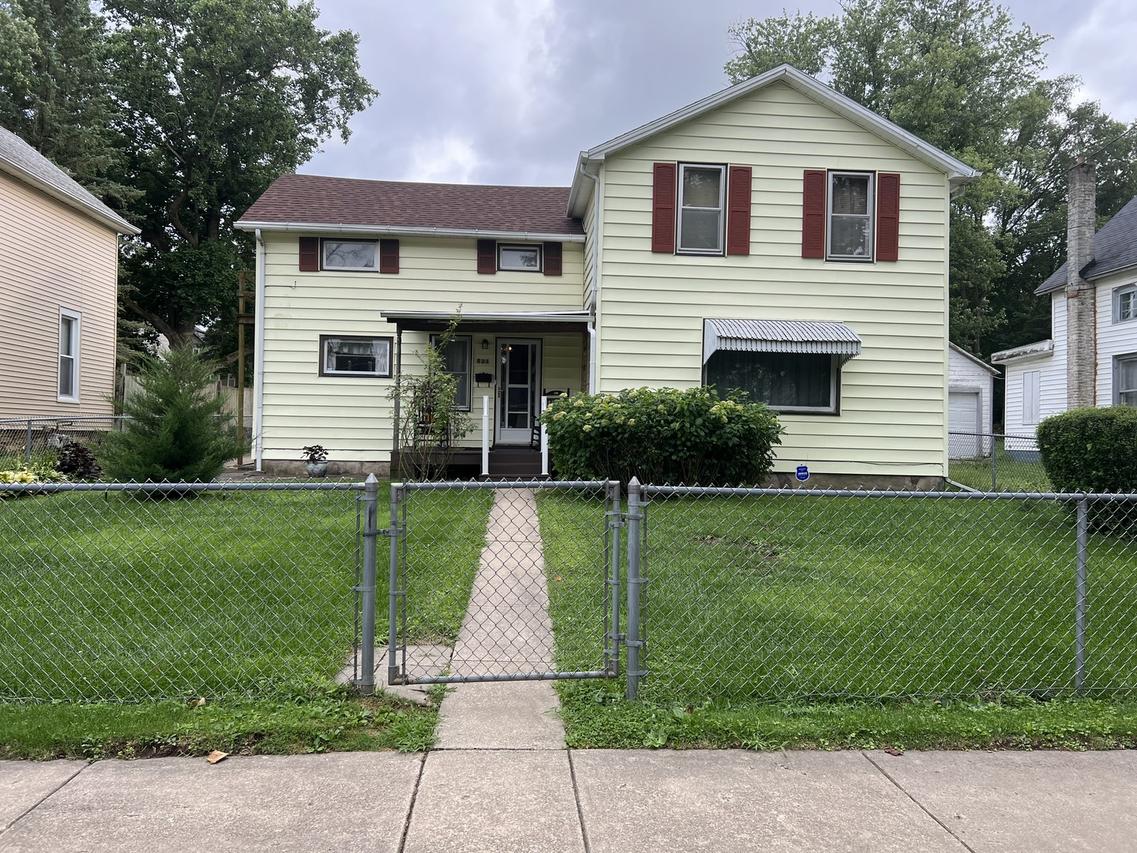 521 E Pleasant St., Freeport, IL 61032