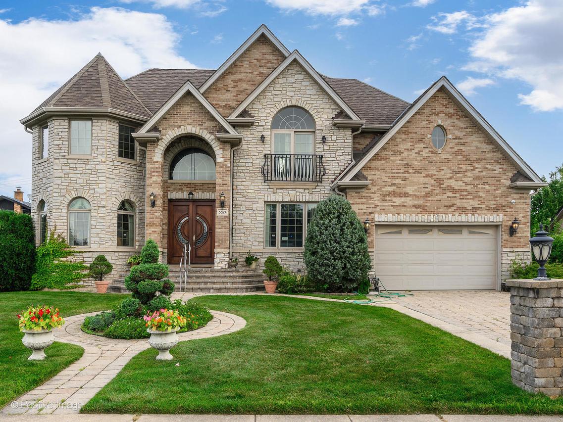 5627 N Vine Ave., Norwood Park, IL 60631