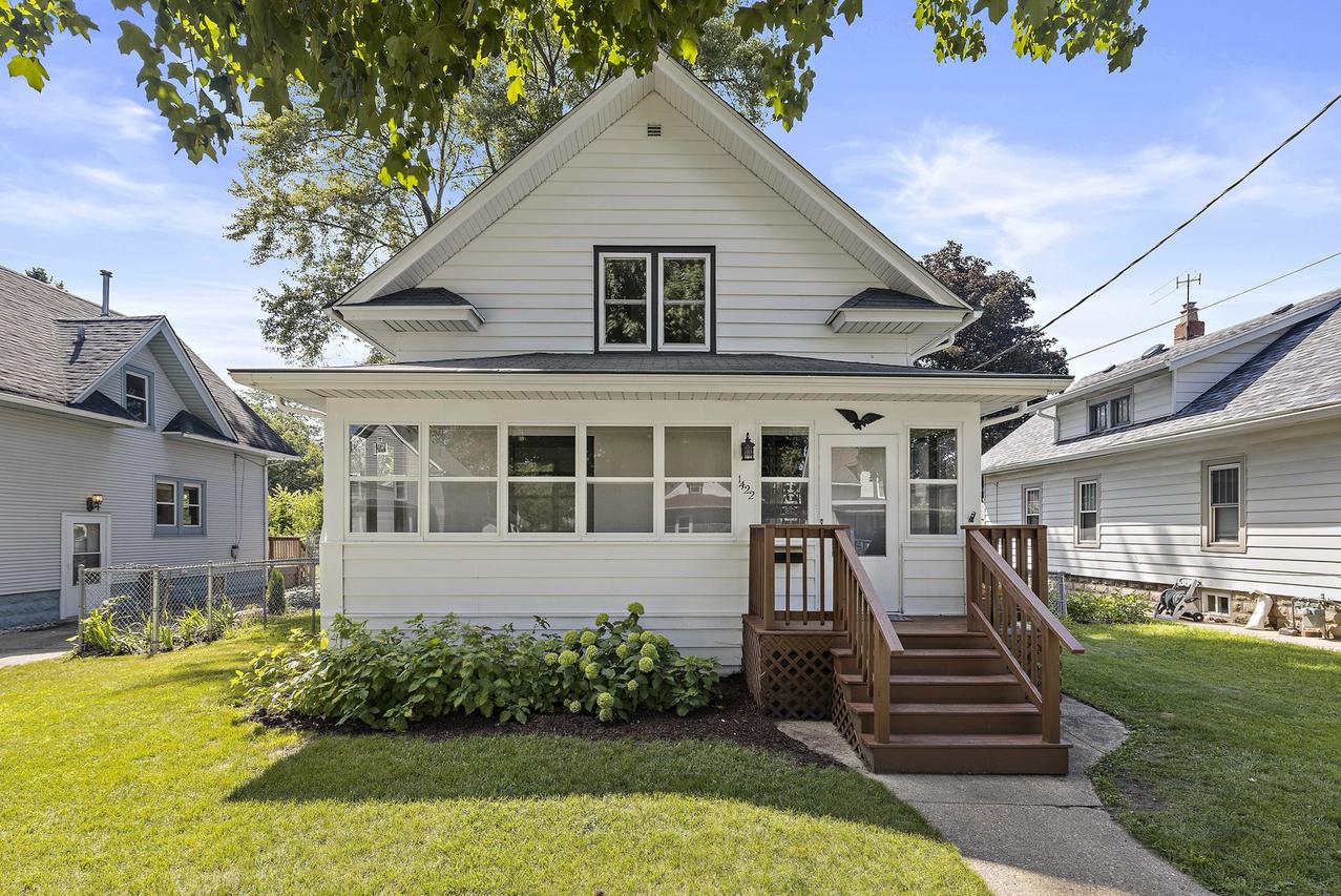 1422 N Court St., Rockford, IL 61103
