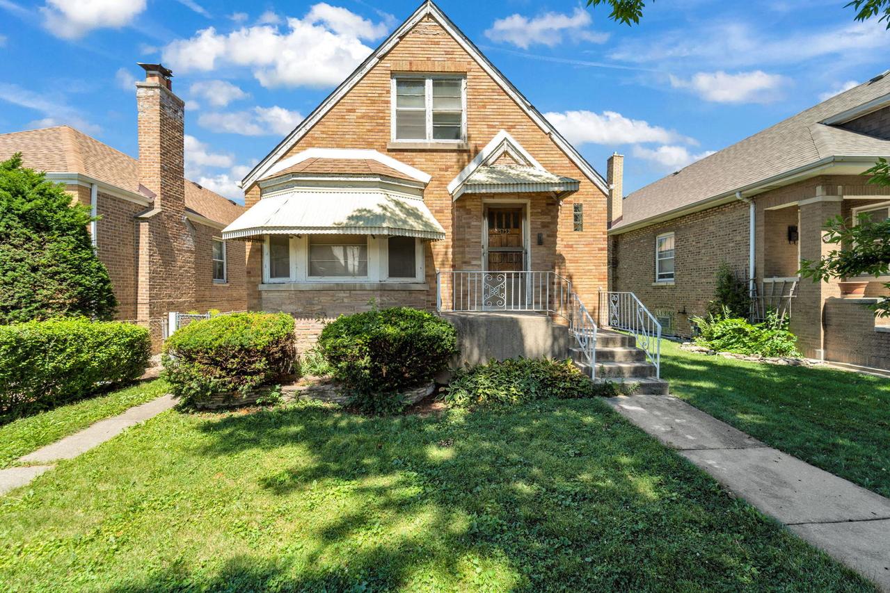 5752 W Melrose St., Chicago, IL 60634