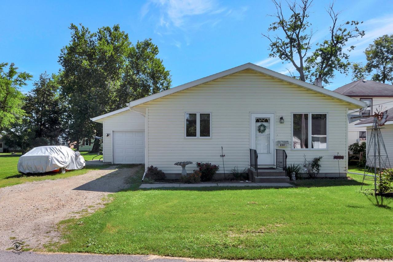 220 1/2 W Gordon St., Coal City, IL 60416